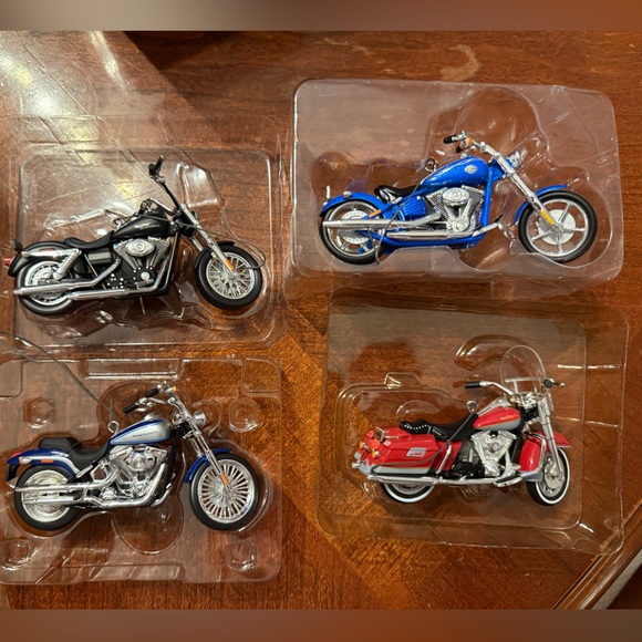 Set of 4 Hallmark Harley Davidson ornaments - Picture 2 of 6